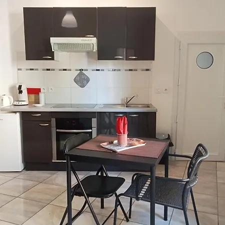 Apartment Renovated 28 M2 T2 In The Historic Center